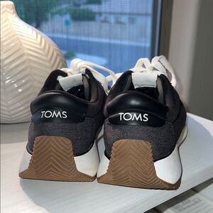 TOMS Wyndon Women’s Sneakers Size 8
